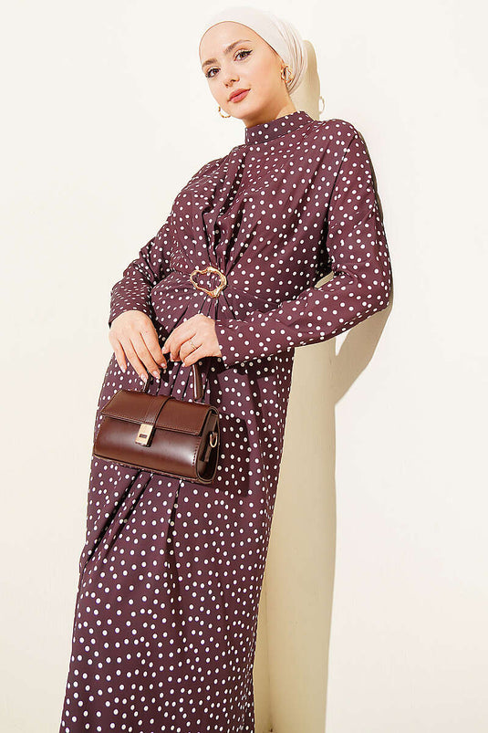 Robe à pois avec détail froncé devant, couleur café