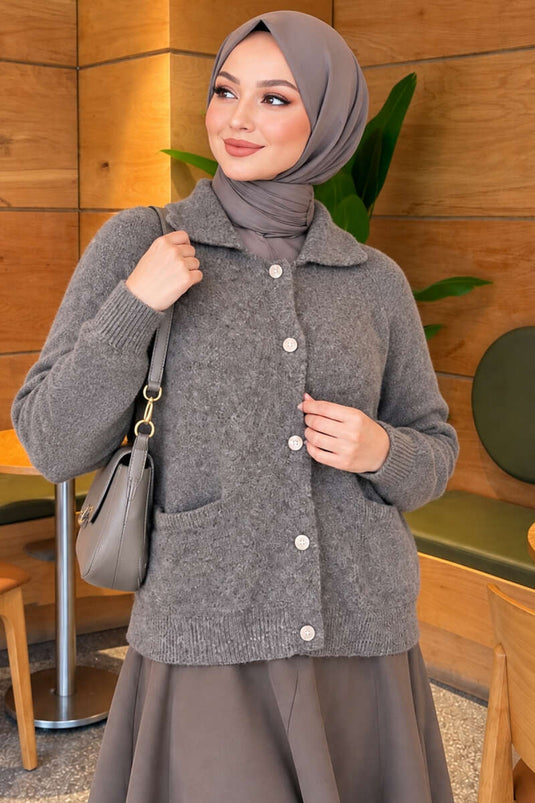Gilet En Maille À Boutons Dorés Et Poches Avant Gris Fumé