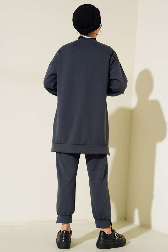 بدلة مزدوجة مع مشبك على الواجهة باللون الرمادي الداكن