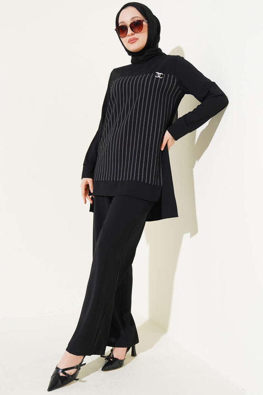 بدلة مكونة من قطعتين مخططة من الأمام باللون الأسود