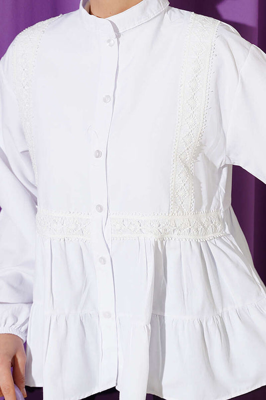 Chemisier court blanc avec bande en dentelle devant
