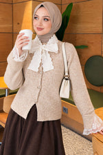 Gilet En Maille Beige À Boutons Devant Et Détails En Dentelle