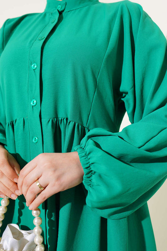 فستان أساسي متعدد الطبقات بأزرار في الأمام باللون الأخضر