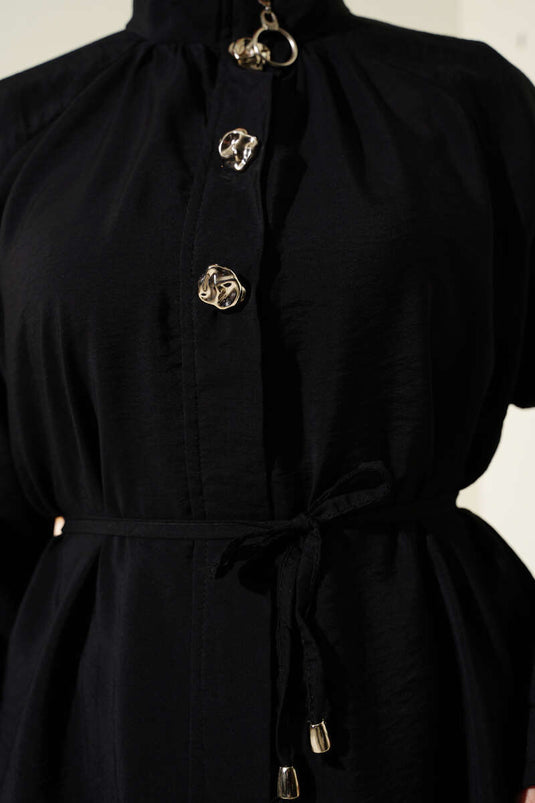Traje negro de dos piezas con cinturón y cremallera frontal