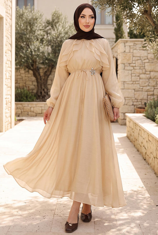 Vestido Modesto Beige Con Volantes Y Detalle De Anudar