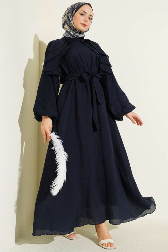 Kleid mit Rüschen, elastischem Bund und Gürtel, Marineblau