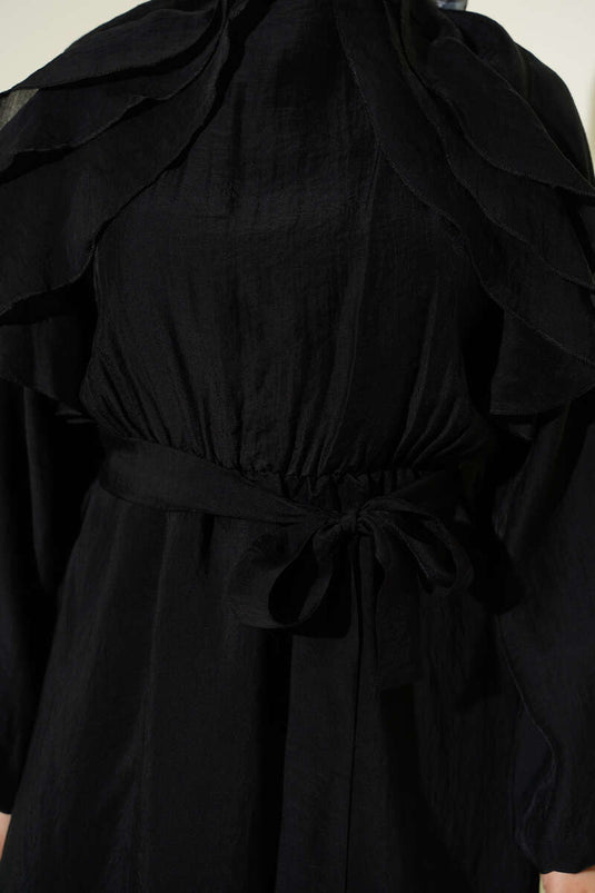 Voorzijde met ruches, elastische taille en ceintuur jurk zwart