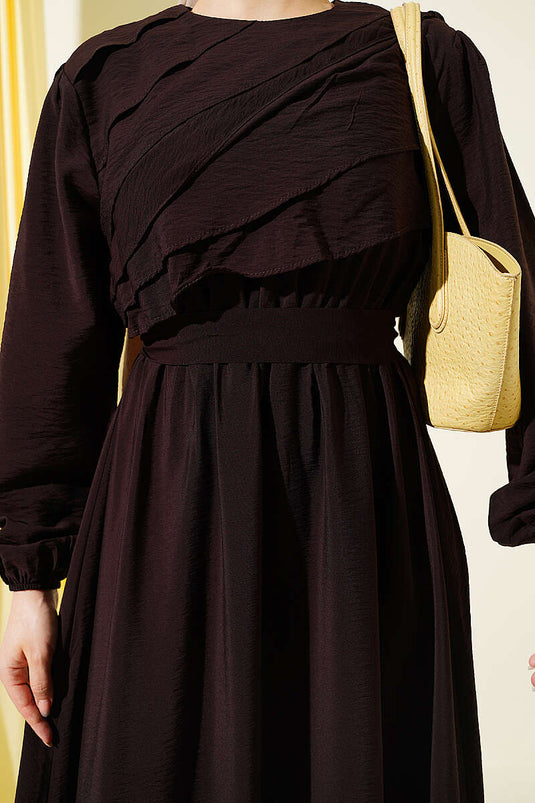 Robe ceinturée à volants marron foncé