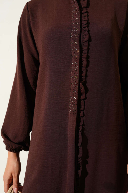 طقم من قطعتين بتفاصيل حجر أمامية مكشكشة باللون البني