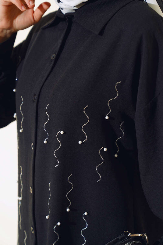 Chemise ornée de perles noires