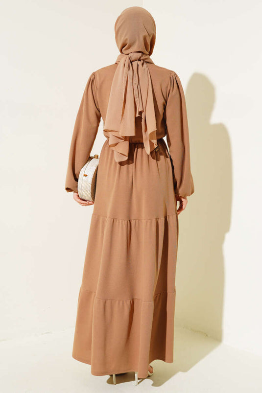 Vorne besticktes Kleid in Latte