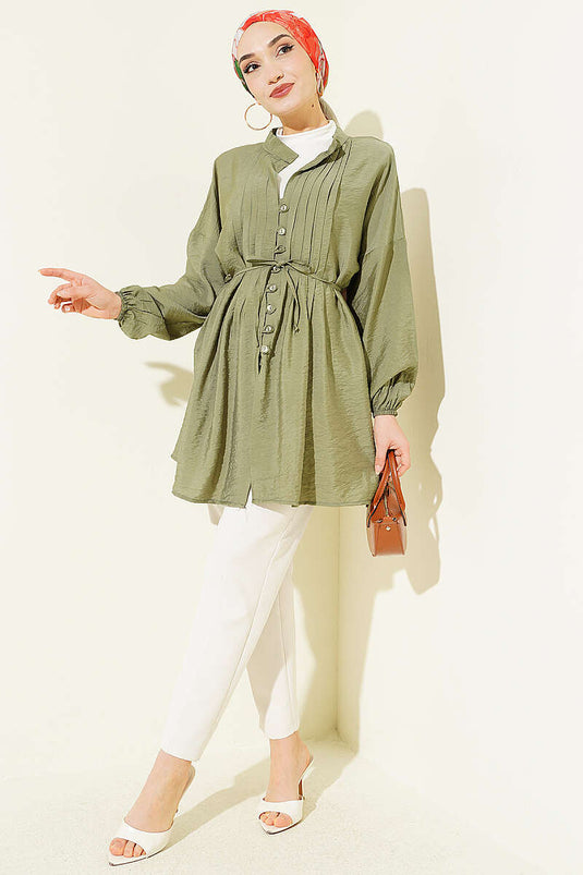 Chemise kaki boutonnée Brit avec détails plissés à l'avant