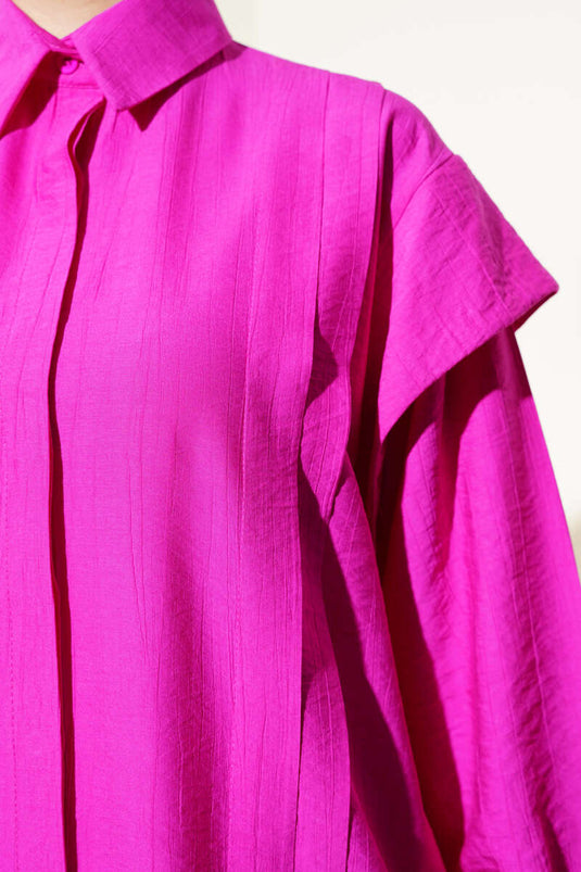 Chemise violette avec détail plissé sur le devant