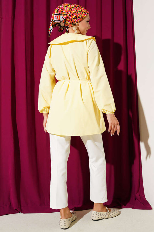 قميص بياقة بحرية مطوية من الأمام، أصفر