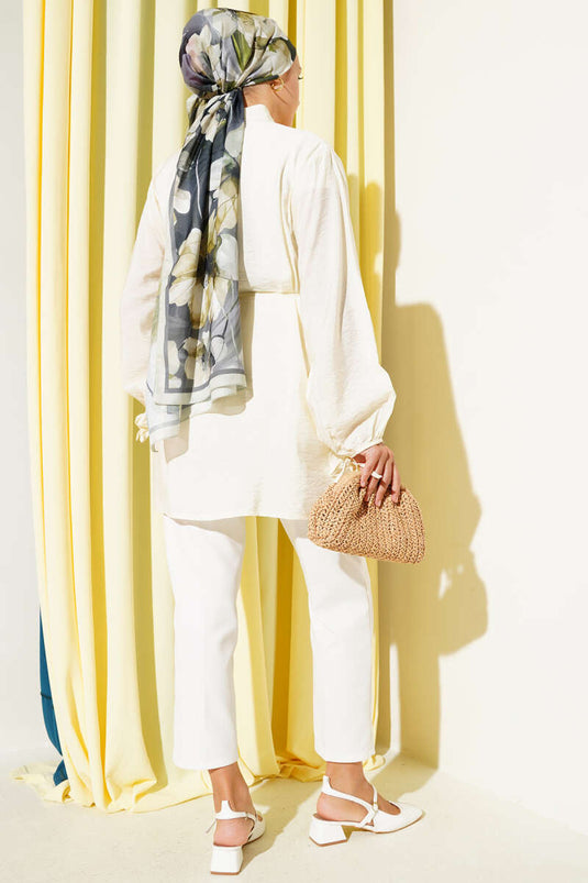 قميص أصفر مطوي بأزرار أمامية