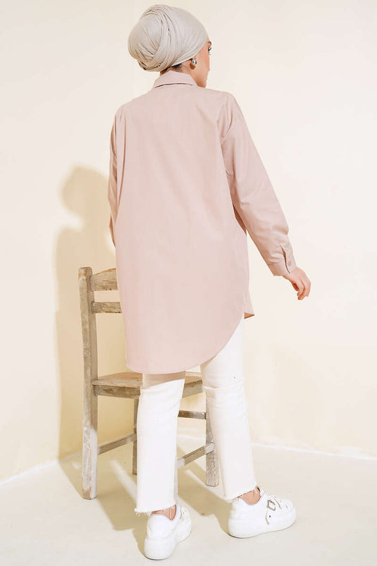 قميص لاتيه طويل مع تفاصيل حجرية على الجهة الأمامية