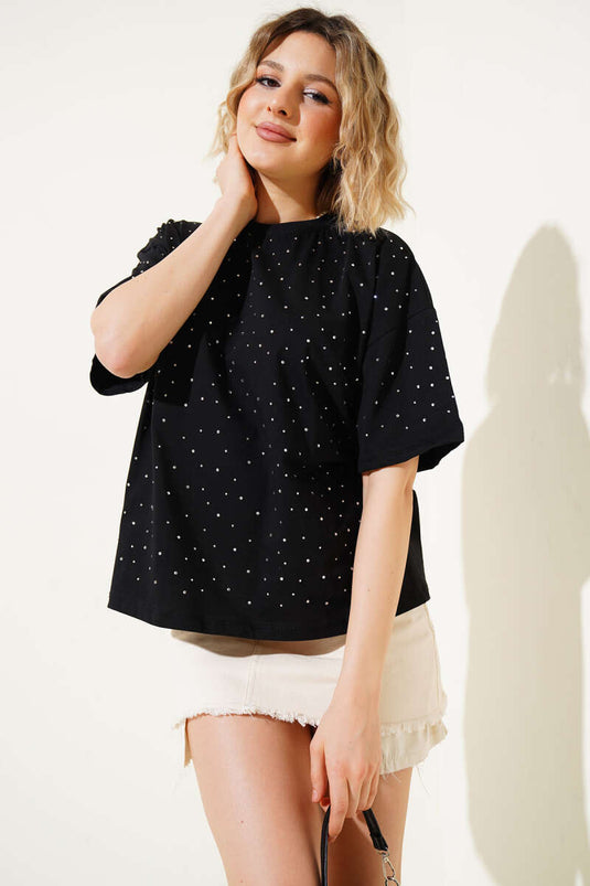 تي شيرت أسود مزين بالأحجار من الأمام