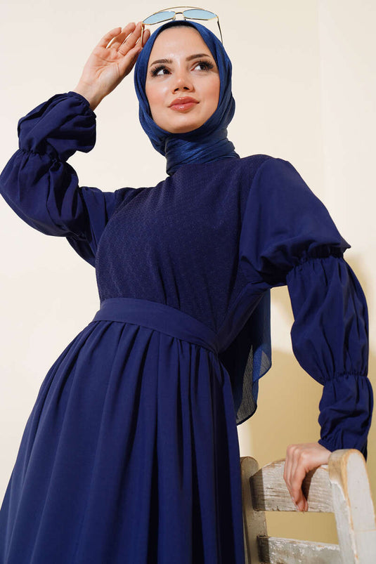 Kleid mit Tülldetails vorne in Marineblau