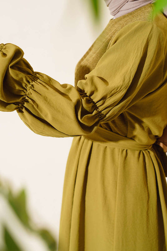 Robe avec détail en tulle sur le devant, vert pétrole