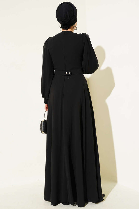 Robe de soirée plissée à ceinture et devant en V, noire