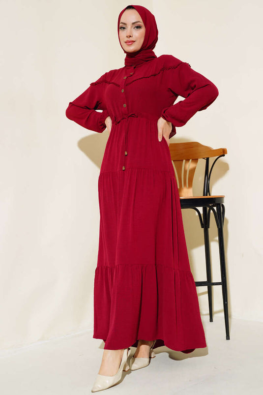 Robe bordeaux à demi-boutonnée et à volants