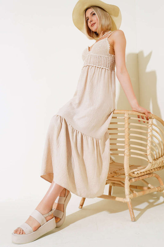 فستان محبوك بحزام بيج