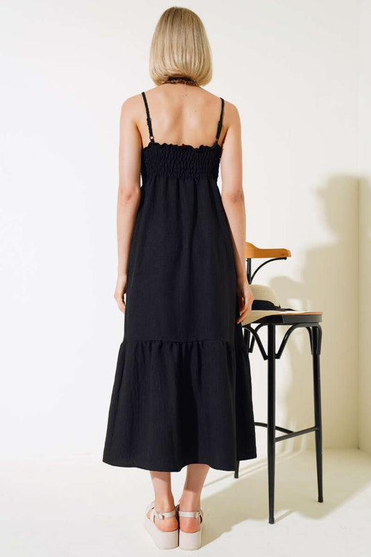 فستان محبوك بحزام أسود