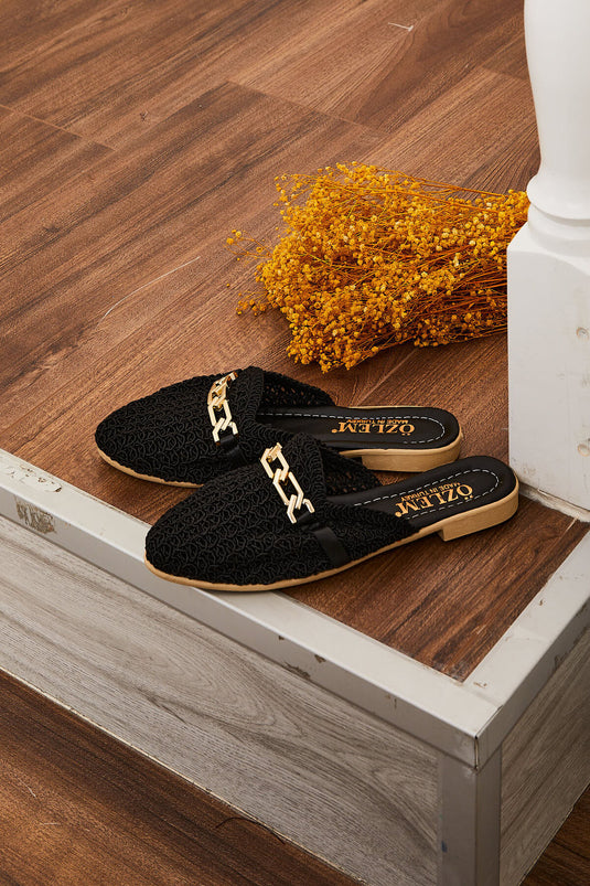 Chaussons tricotés noirs avec détails en chaîne