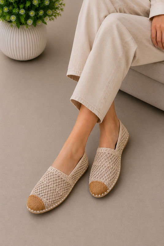 Ballerines à bout en paille avec détails en maille beige