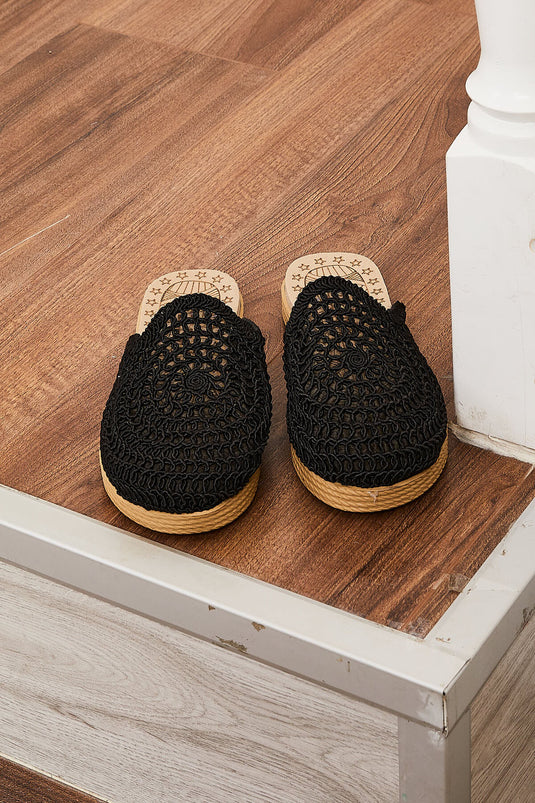 Mules noires à détail tricoté et bout fermé