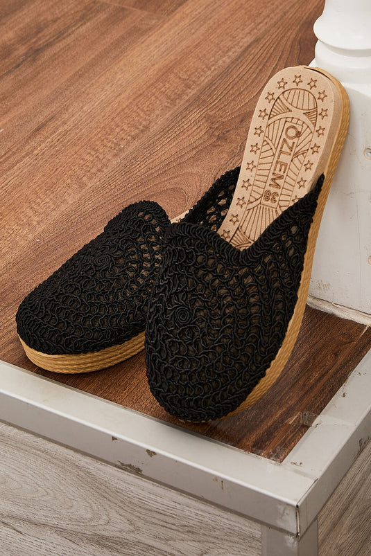 Mules noires à détail tricoté et bout fermé