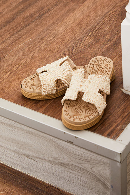 Pantuflas de paja trenzada beige