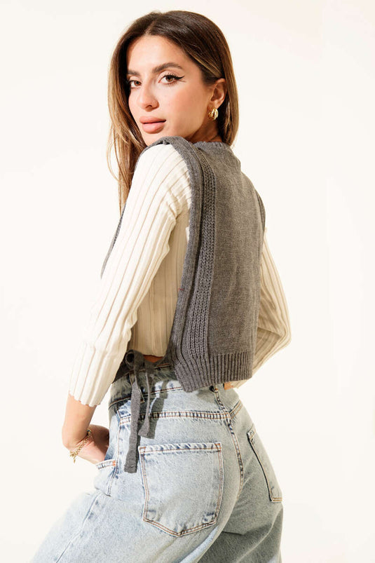 Pull court en maille avec liens sur les côtés, gris fumé