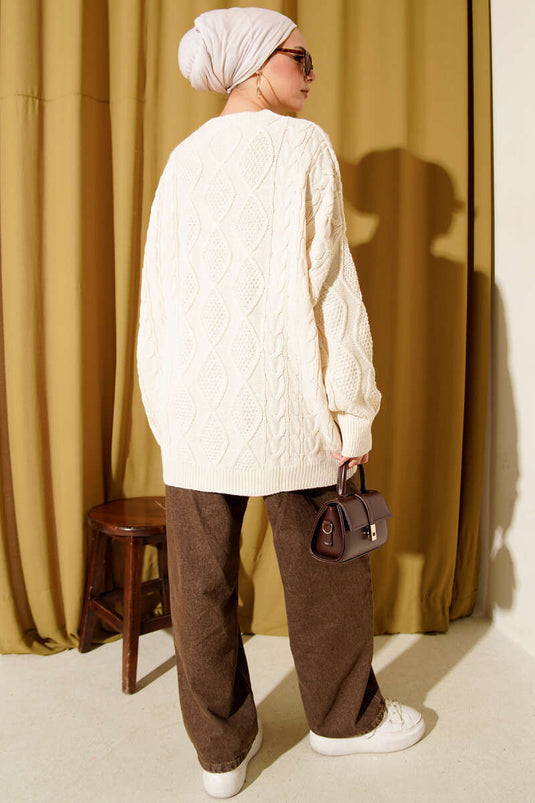 سترة محبوكة باللون البيج