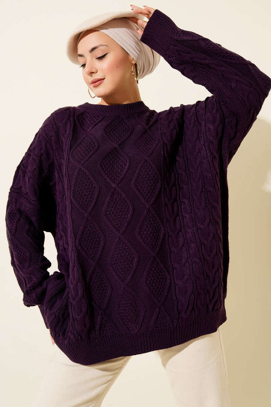 سترة محبوكة باللون الأرجواني