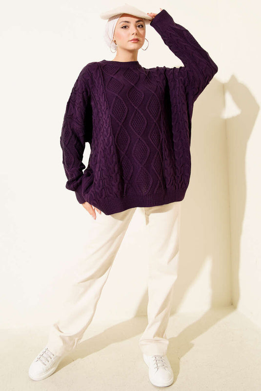 سترة محبوكة باللون الأرجواني