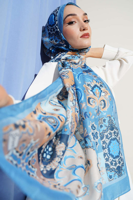 وشاح مزخرف بنقوش زهور أصلية، أزرق فاتح