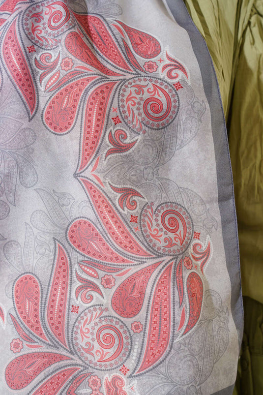 شال رمادي بنقشة أوراق الشجر الأصلية