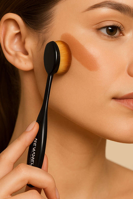 Oval Blush and Contour Brush Black