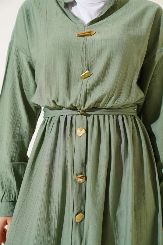 فستان بيضاوي بأزرار باللون الأخضر الزيتوني