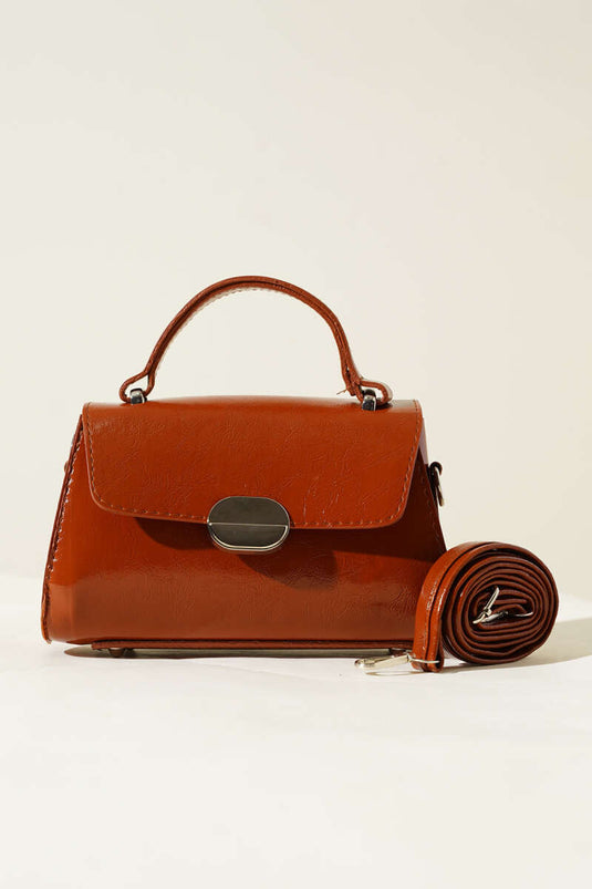 حقيبة مغناطيسية بيضاوية اللون تان