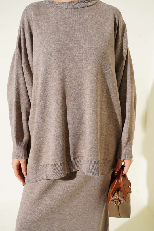 طقم تونيك كبير الحجم مع تنورة محبوكة من قطعتين من المنك