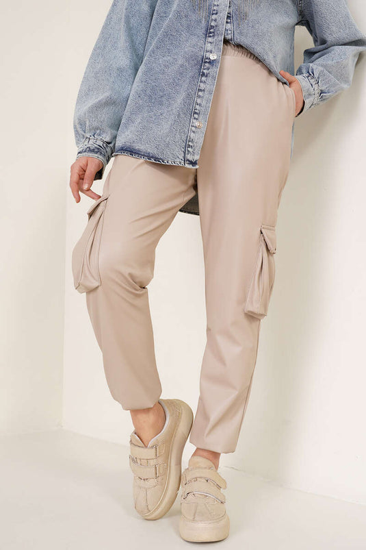 Pantalon cargo en cuir avec jambes élastiques Crème