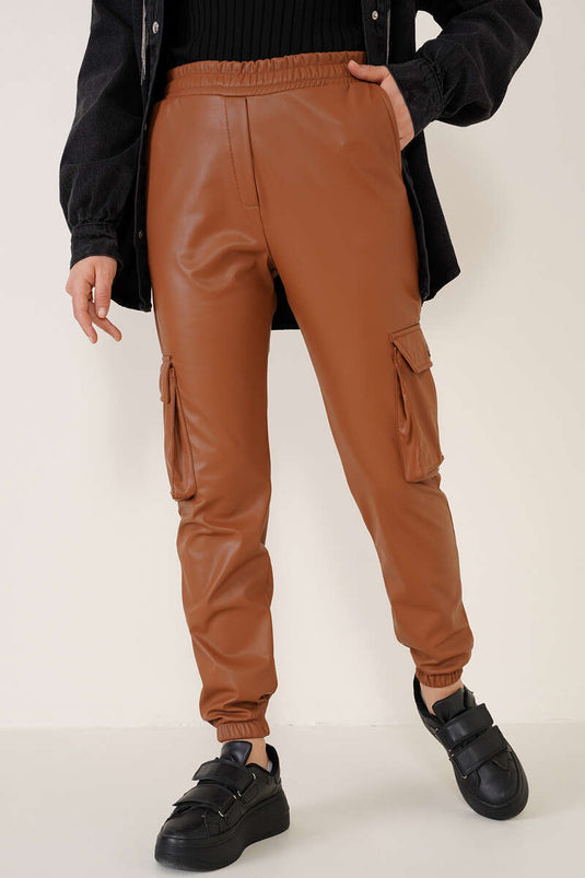 Pantalon cargo en cuir avec jambes élastiques Tan