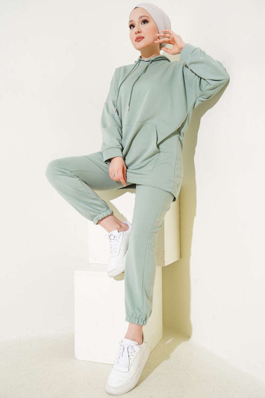 Zweiteiliges Set mit Kapuze und elastischem Beinausschnitt, Mandelgrün