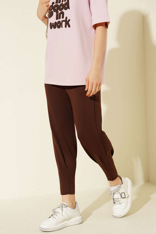 Pantalon en scuba à jambes fuselées avec ceinture élastique marron