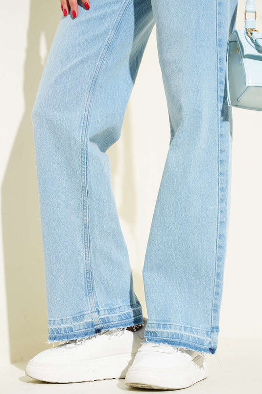 بنطال جينز أزرق فاتح مزين بشرابة على الحافة