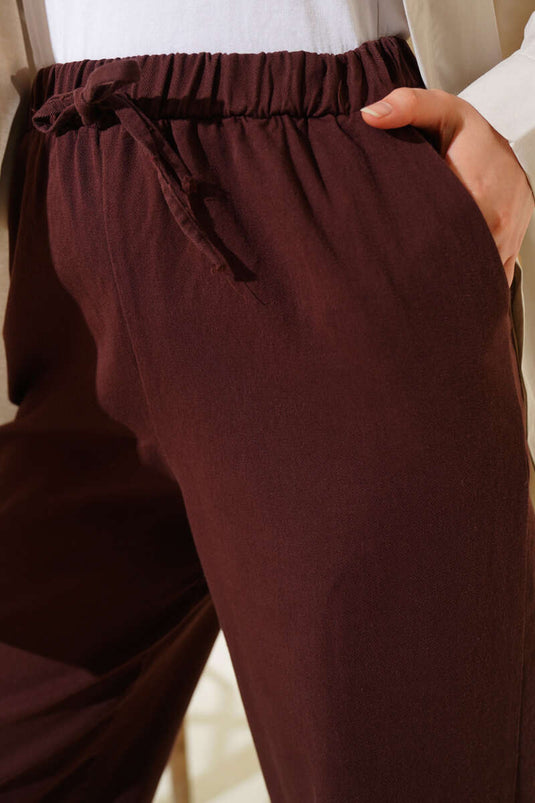 بنطلون مع تفاصيل شرابة ودانتيل على الساقين، بني