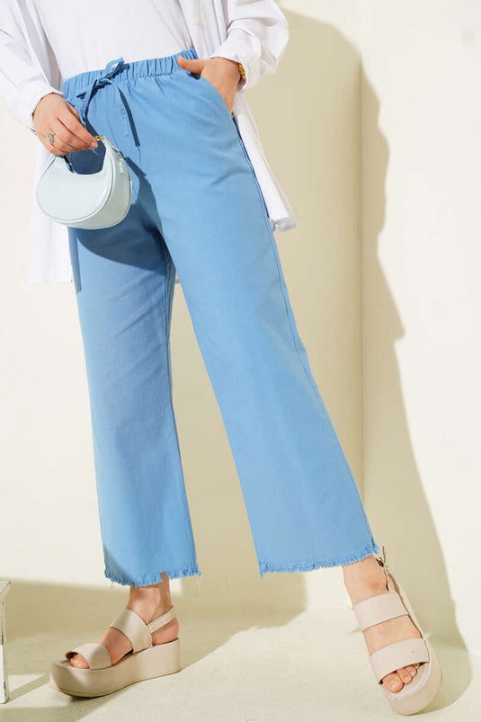 بنطلون مزين بالشراشيب والدانتيل باللون الأزرق