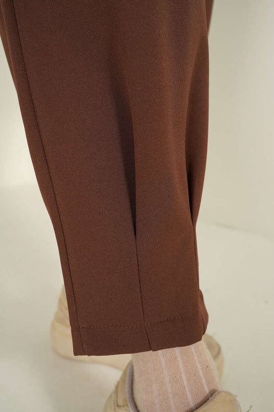 Pants with Tapered Legs and Elastic Waist in Brown